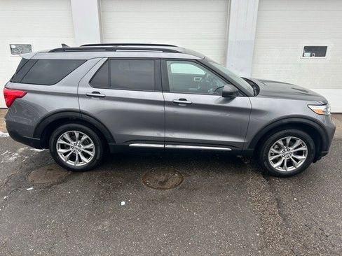 Certified 2022 Ford Explorer XLT w/ Equipment Group 202A image 6