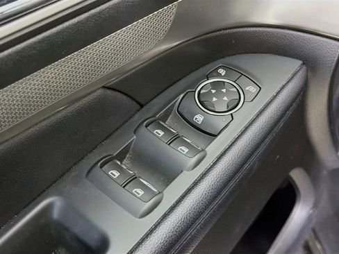 Used 2018 Ford Explorer XLT image 19