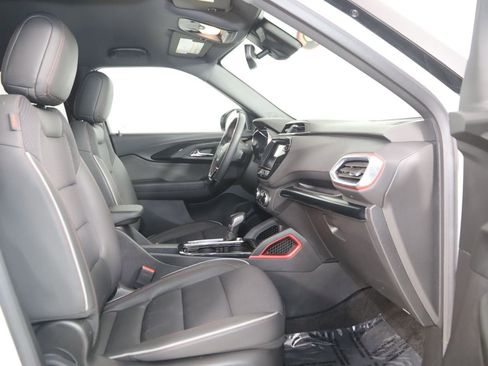 Used 2023 Chevrolet TrailBlazer RS w/ Convenience Package image 11