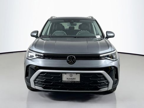 Certified 2025 Volkswagen Taos SE image 2