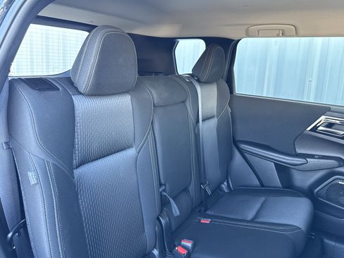 Used 2025 Mitsubishi Outlander ES image 44