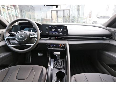 Used 2025 Hyundai Elantra Sport FWD image 12