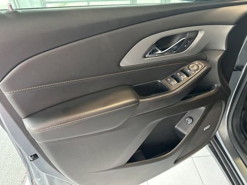 Used 2021 Chevrolet Traverse RS image 9