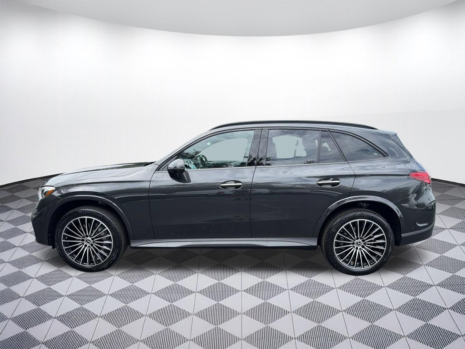 Used 2026 Mercedes-Benz GLC 300 image 2