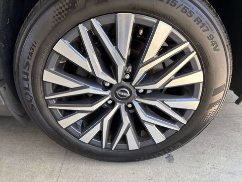 Used 2025 Nissan Altima 2.5 SV FWD image 31