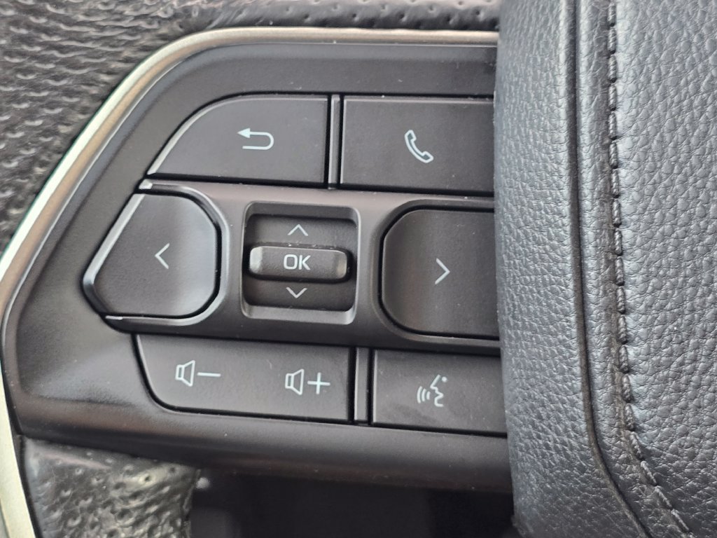 Used 2024 Toyota Tacoma TRD Off-Road AWD/4WD image 33