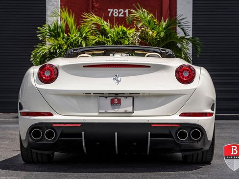 Used 2017 Ferrari California T RWD image 12