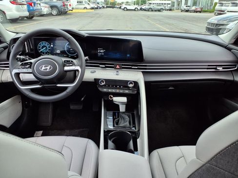 New 2025 Hyundai Elantra Limited image 6