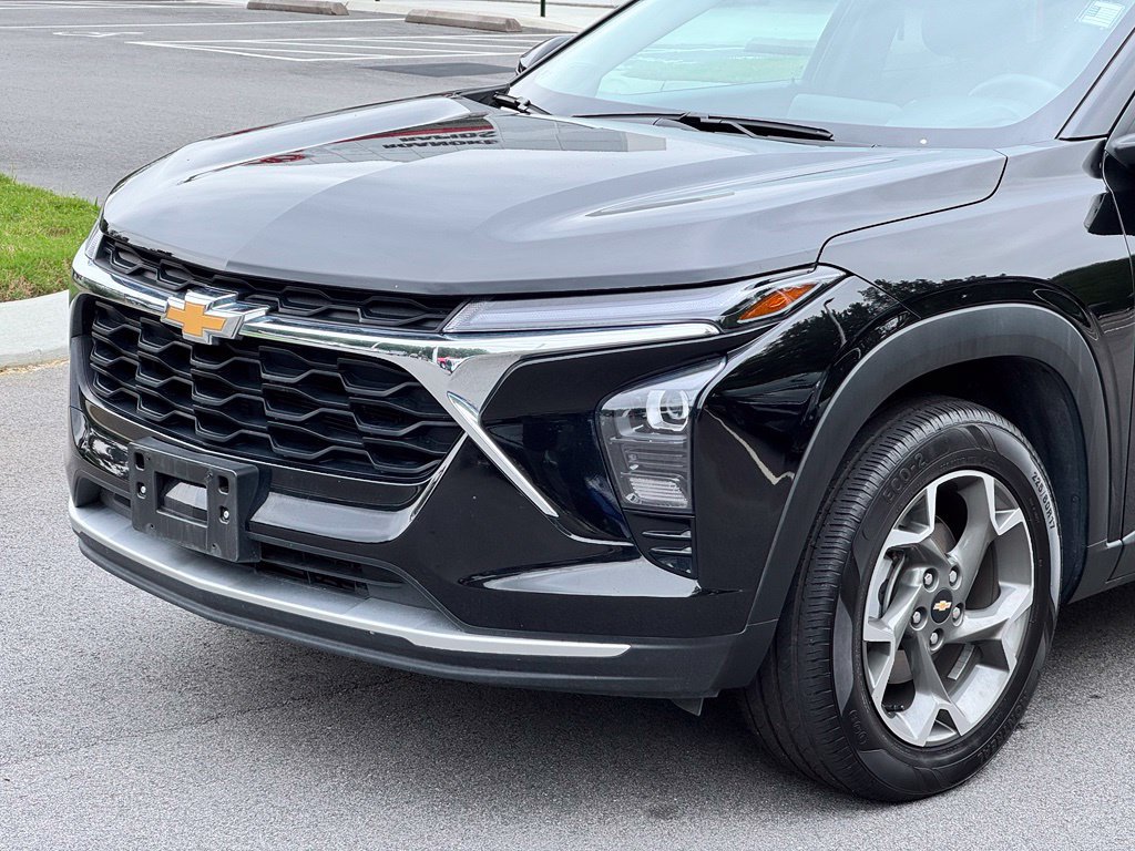 Used 2025 Chevrolet Trax LT FWD image 28