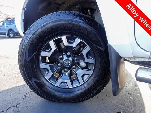 Certified 2019 Toyota Tacoma SR5 image 15