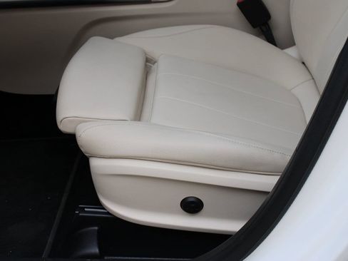 Used 2025 Mercedes-Benz GLA 250 4MATIC image 13