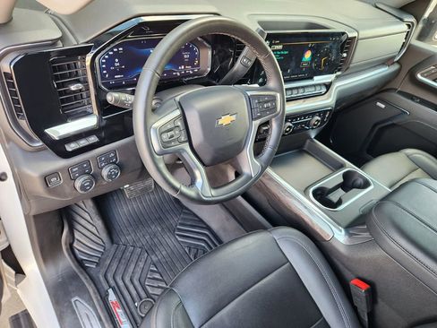 Used 2024 Chevrolet Silverado 2500 LTZ w/ LTZ Convenience Package image 2