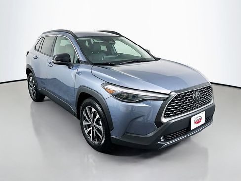 Certified 2025 Toyota Corolla Cross XLE FWD image 3