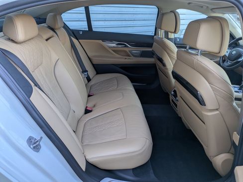Used 2022 BMW 750i xDrive image 33