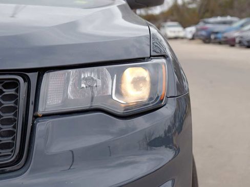 Used 2018 Jeep Grand Cherokee Laredo image 3