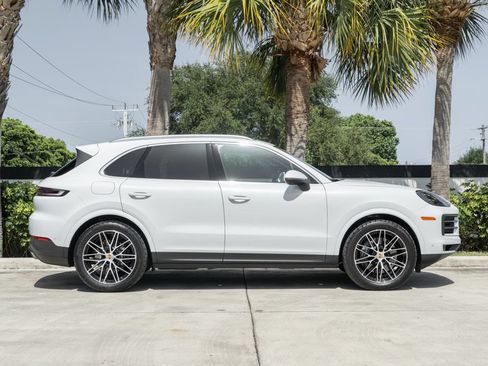 Used 2024 Porsche Cayenne AWD/4WD image 9