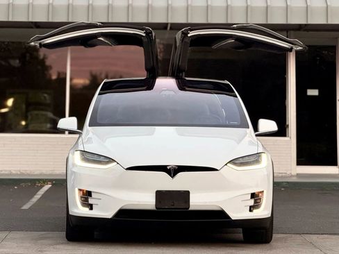 Used 2016 Tesla Model X 75D image 3