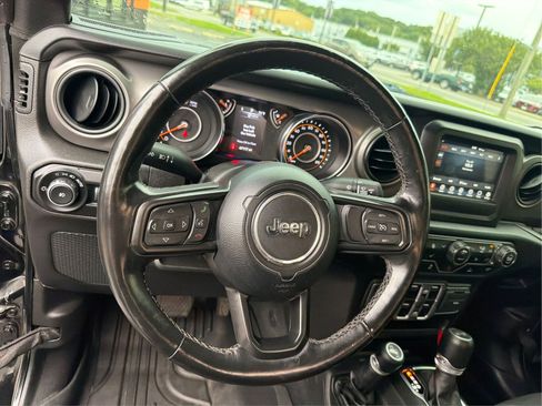 Used 2022 Jeep Wrangler Unlimited Sport AWD/4WD image 19