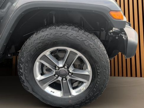 Used 2018 Jeep Wrangler Unlimited Sahara AWD/4WD image 6