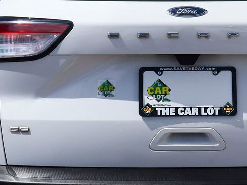 Used 2020 Ford Escape SE image 19