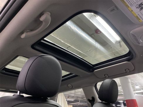 Used 2023 MINI Cooper 2-Door Hardtop image 20