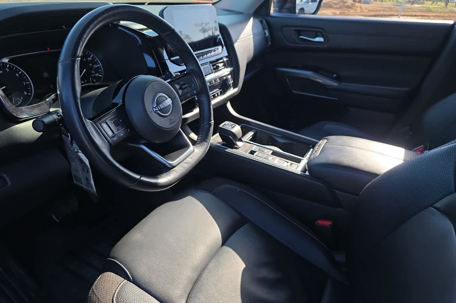 Used 2022 Nissan Pathfinder SL w/ Cargo Package FWD image 14