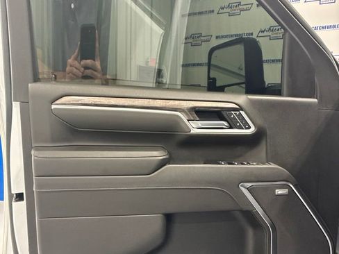 Used 2025 Chevrolet Silverado 3500 LTZ w/ LTZ Premium Package AWD/4WD image 23