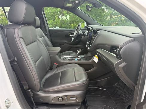 Used 2023 Chevrolet Traverse RS w/ LPO, Floor Liner Package FWD image 22