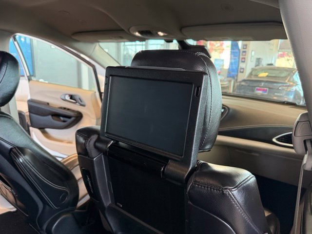 Used 2022 Chrysler Pacifica Touring-L w/ Uconnect Theater Family Group FWD image 26
