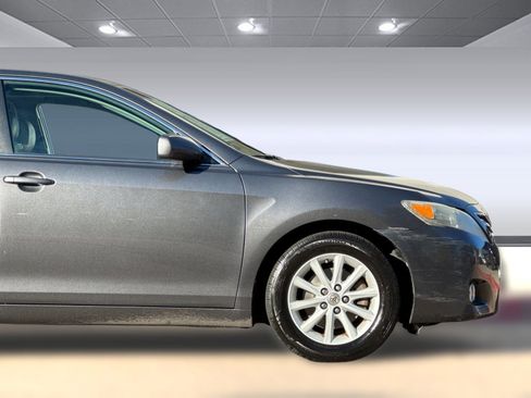 Used 2011 Toyota Camry XLE image 32