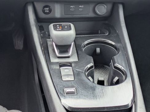 Used 2024 Nissan Rogue S FWD image 27