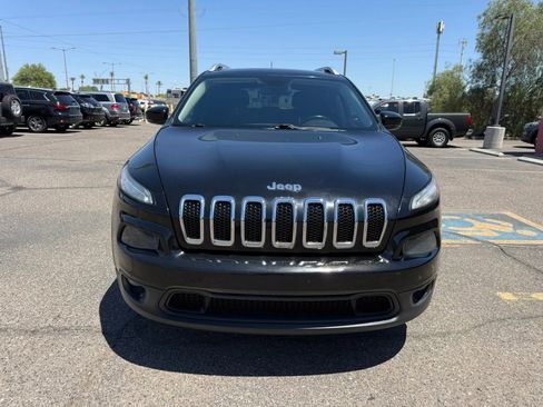Used 2017 Jeep Cherokee Latitude w/ Safety/Convenience Group FWD image 3