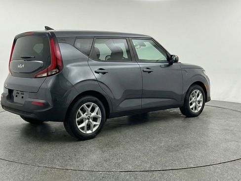 Used 2025 Kia Soul LX w/ LX Technology Package FWD image 9