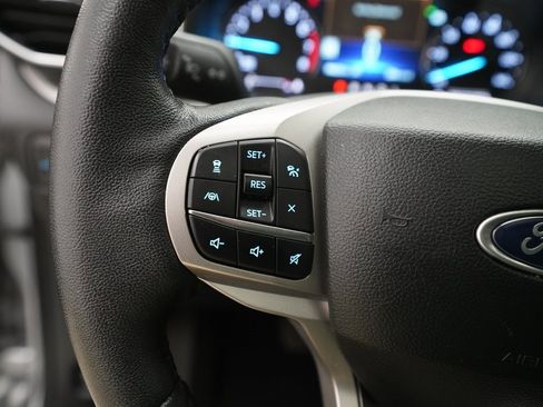 Used 2023 Ford Explorer XLT w/ Equipment Group 202A image 18