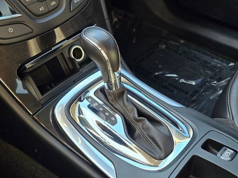 Used 2017 Buick Regal Sport Touring image 38