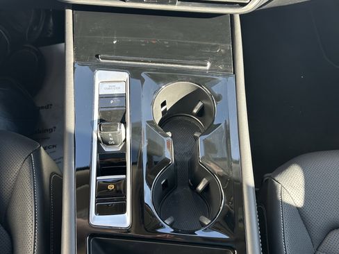 Used 2024 Volkswagen Atlas SE w/ Panoramic Sunroof Package image 29