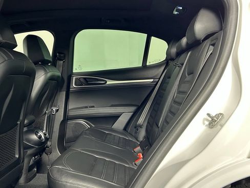 Used 2023 Alfa Romeo Stelvio Veloce AWD/4WD image 17
