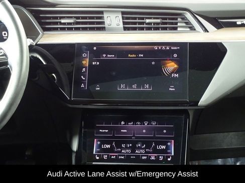 Used 2019 Audi e-tron Prestige w/ Prestige Package AWD/4WD image 28