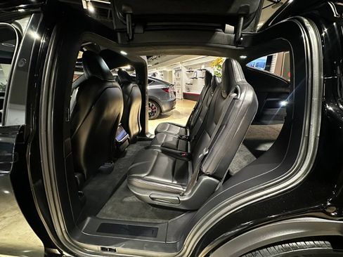 Used 2024 Tesla Model X image 18