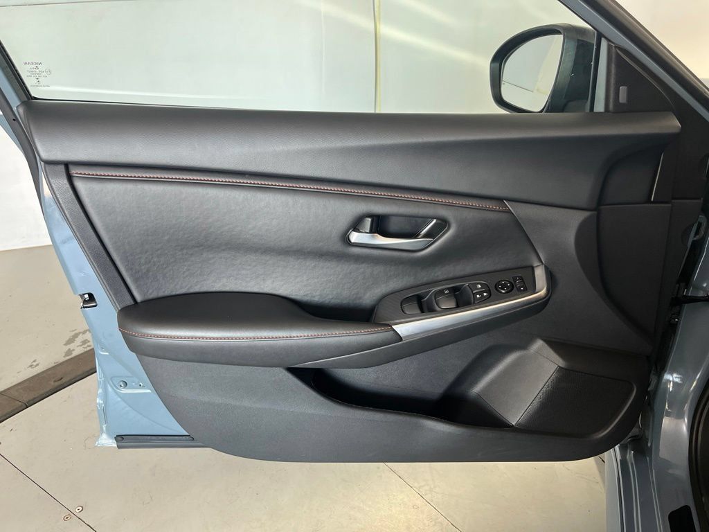 Used 2025 Nissan Sentra SR FWD image 25
