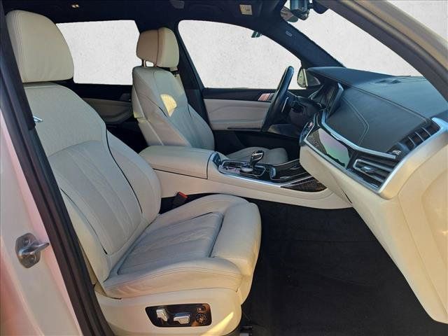 Used 2022 BMW X7 M50i w/ Executive Package AWD/4WD image 23