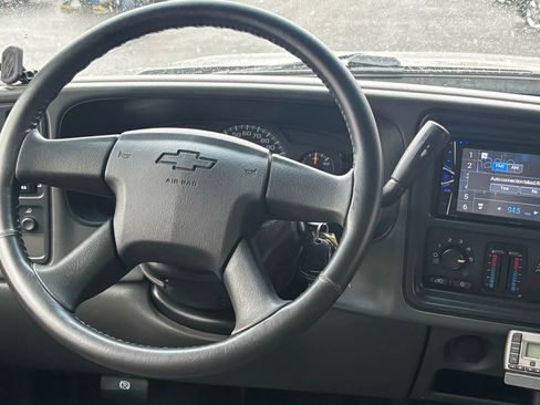 Used 2006 Chevrolet Silverado 1500 LT w/ Light Duty Power Package image 25