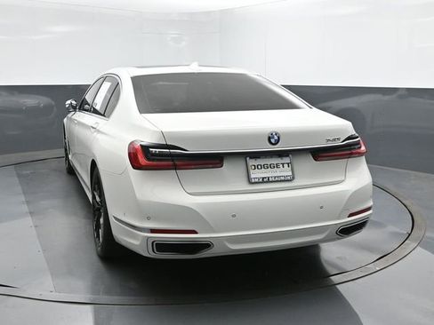 Used 2022 BMW 740i w/ Premium Package image 5