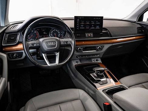 Used 2022 Audi Q5 2.0T Premium w/ Convenience Package image 4