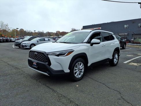 Certified 2022 Toyota Corolla Cross LE image 3