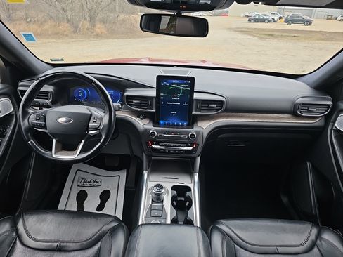 Used 2020 Ford Explorer Platinum w/ Premium Technology Package image 24