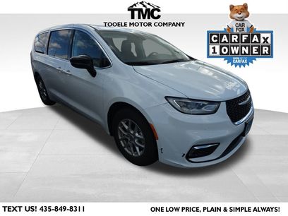 Used 2024 Chrysler Pacifica Touring-L