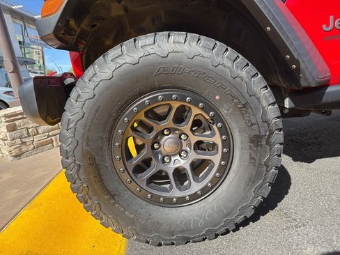 Used 2021 Jeep Wrangler Unlimited Rubicon w/ Xtreme Recon 35" Tire Package image 11