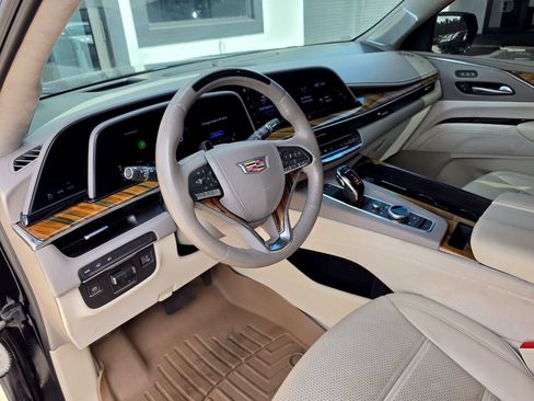 Used 2023 Cadillac Escalade ESV Sport Platinum w/ LPO, ONYX Package RWD image 18