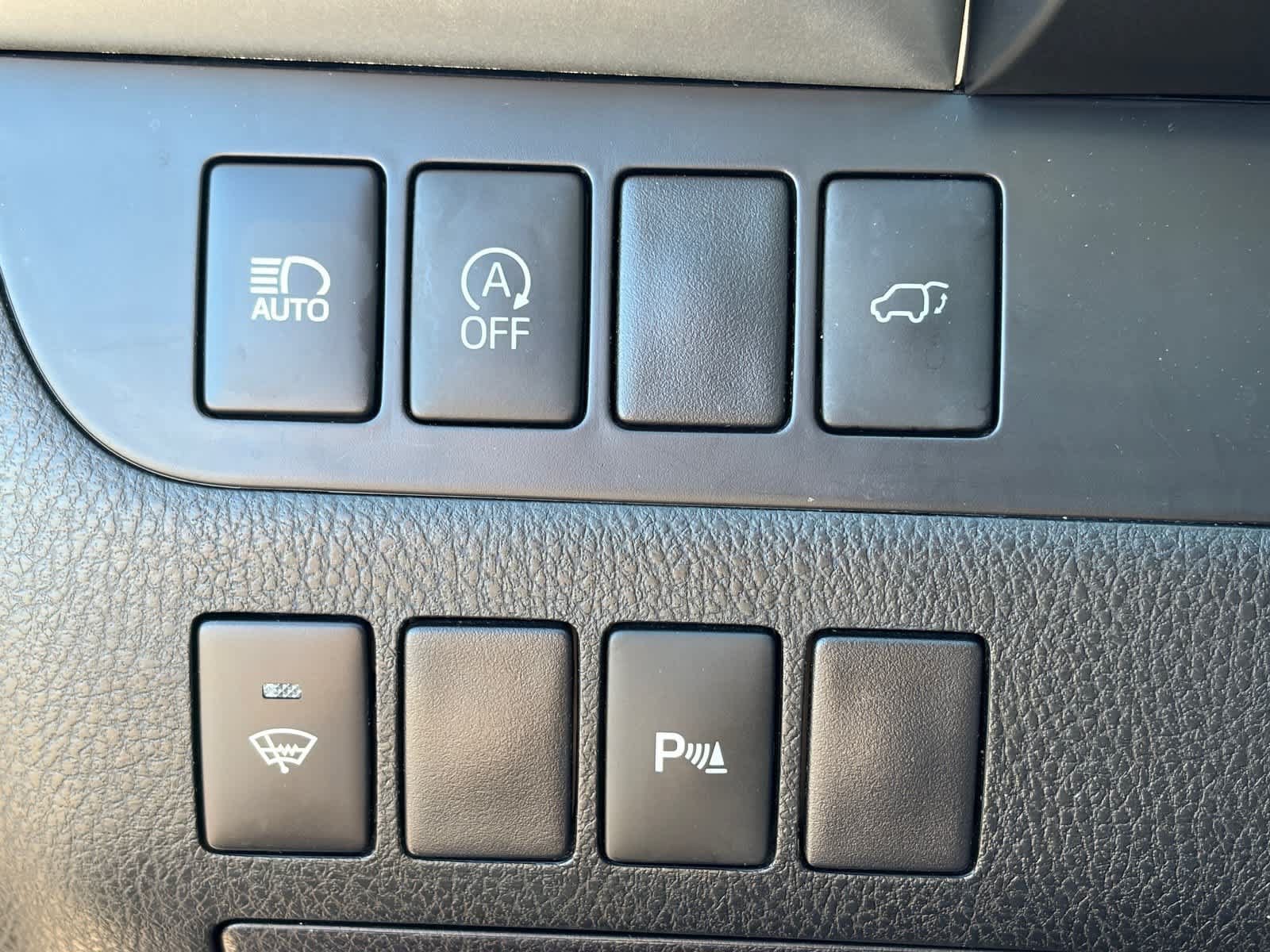 Used 2018 Toyota Highlander Limited w/ Carpet Mat Package (TMS) AWD/4WD image 11